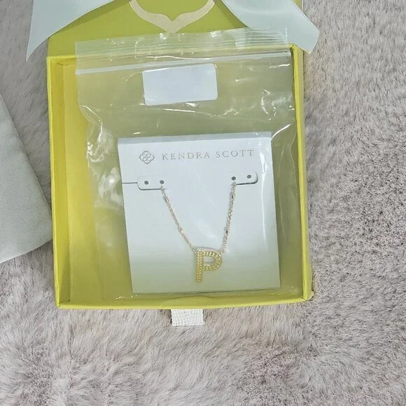 Letter P Pendant Necklace in Gold - Picture 5 of 7